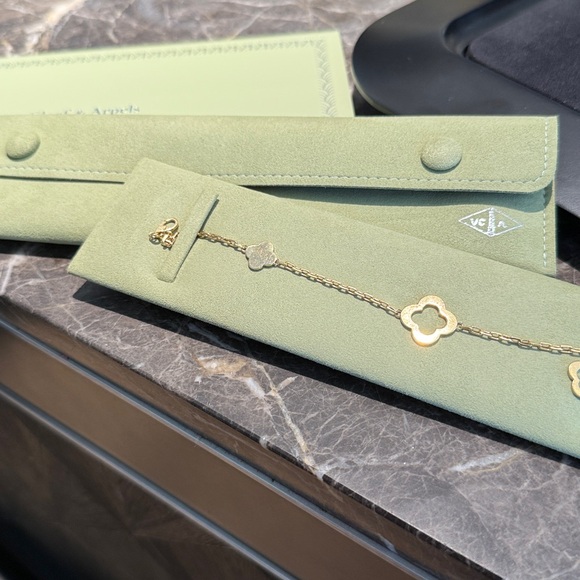 Byzantine Alhambra bracelet, 3 motifs, 18K yellow gold - Picture 2 of 12